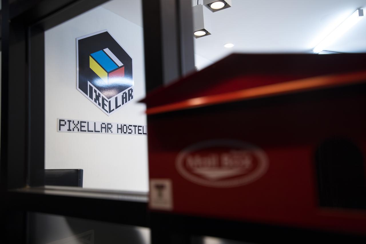 Pixellar Hostel Bangkok Exteriör bild