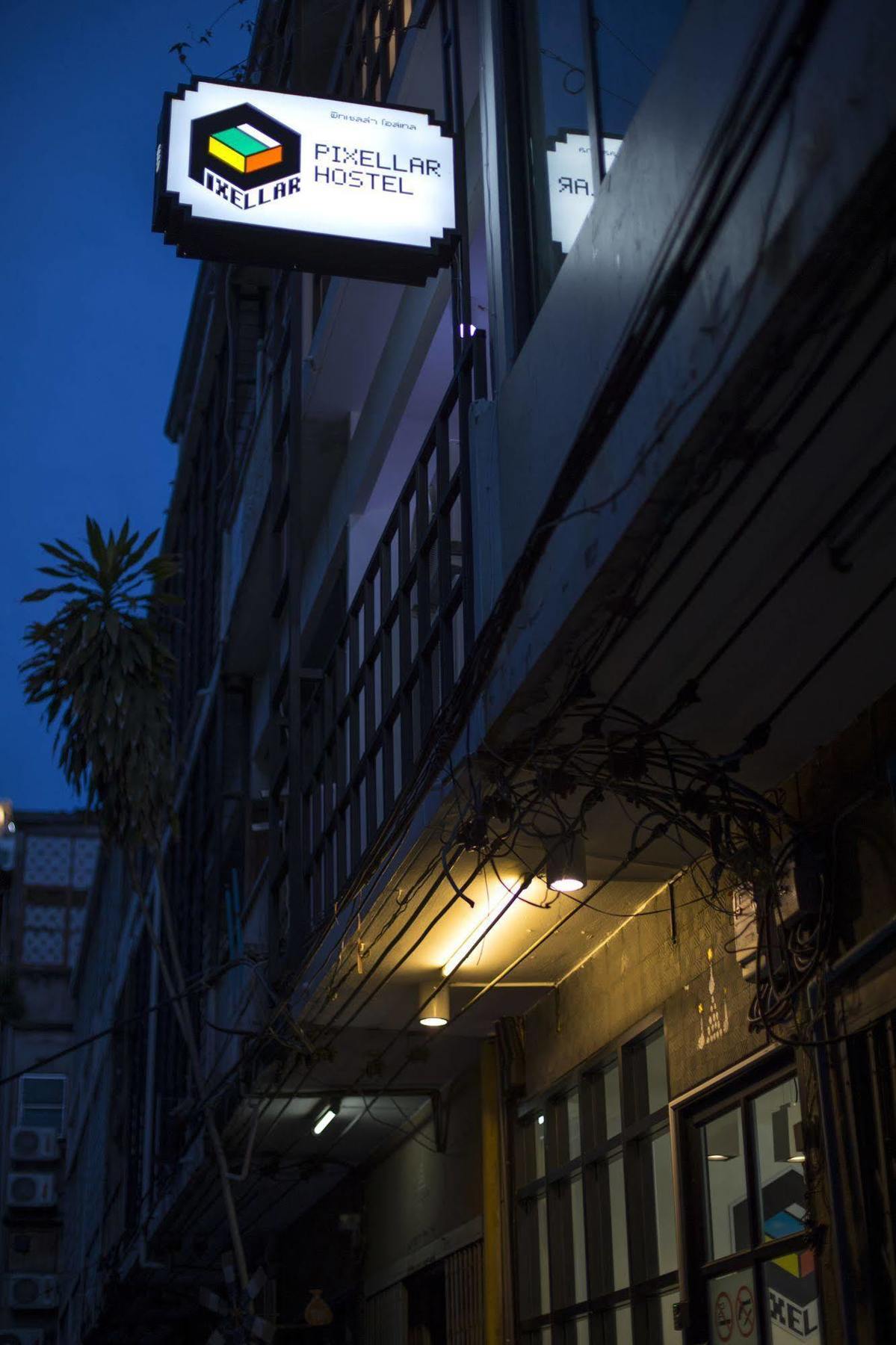 Pixellar Hostel Bangkok Exteriör bild