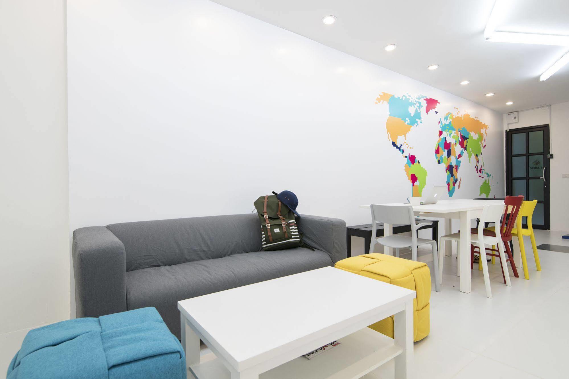 Pixellar Hostel Bangkok Exteriör bild