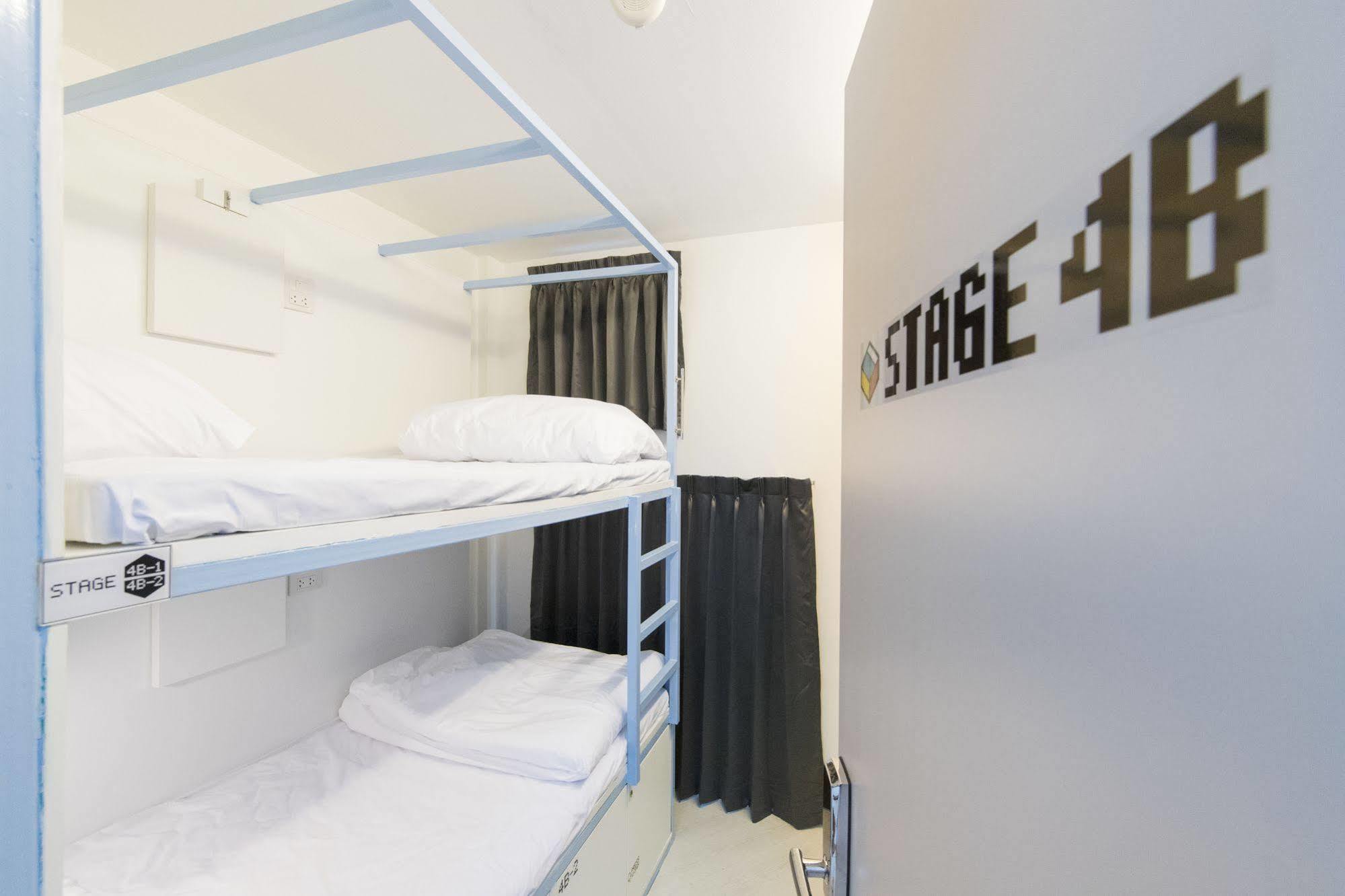 Pixellar Hostel Bangkok Exteriör bild