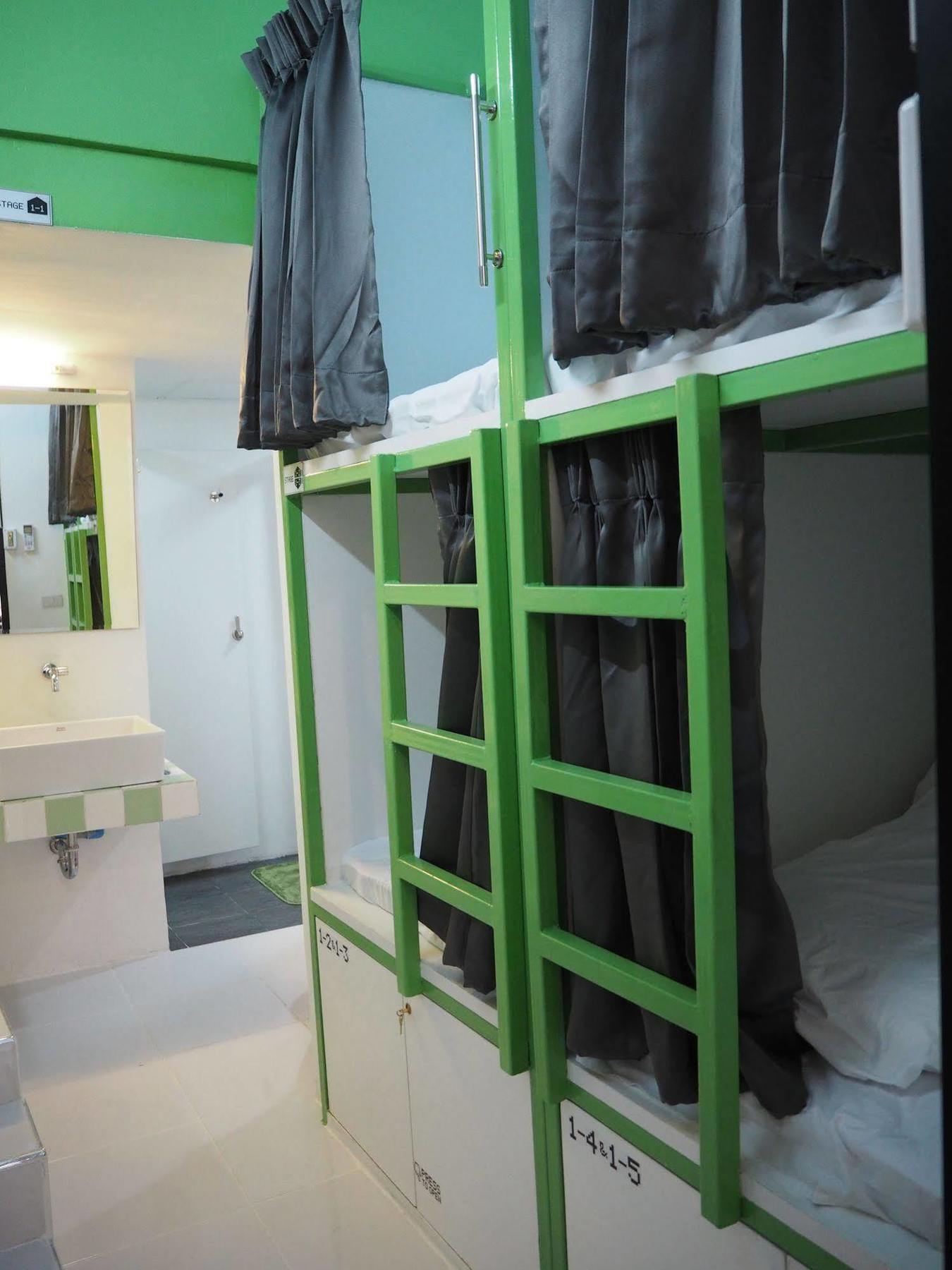 Pixellar Hostel Bangkok Exteriör bild