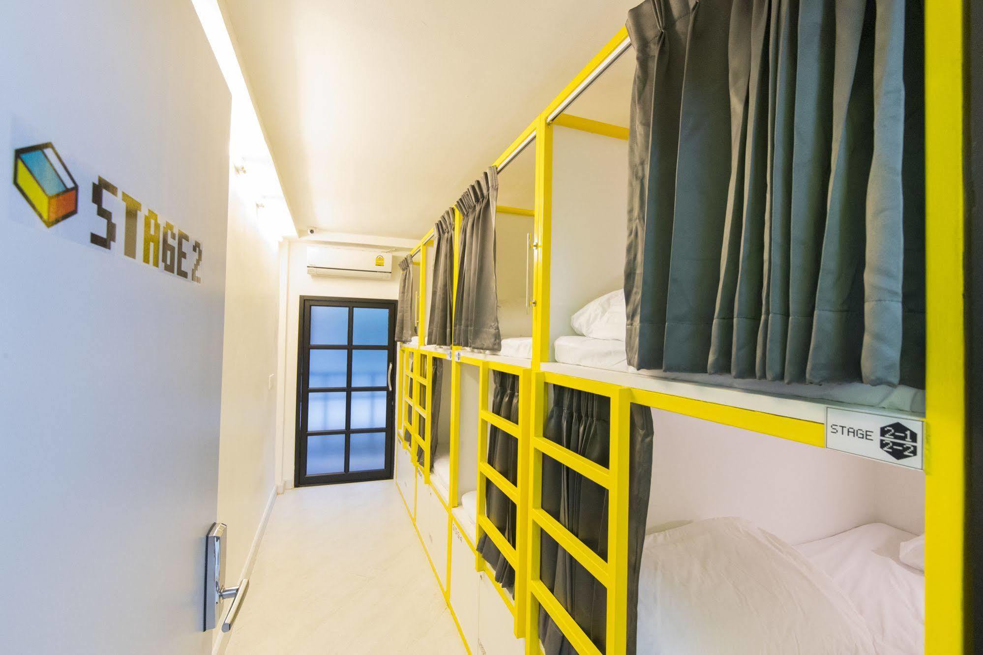 Pixellar Hostel Bangkok Exteriör bild