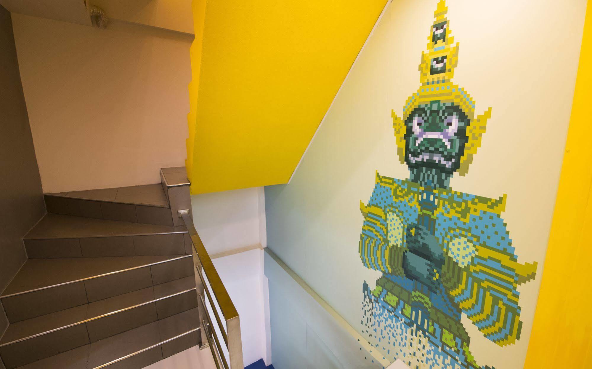 Pixellar Hostel Bangkok Exteriör bild